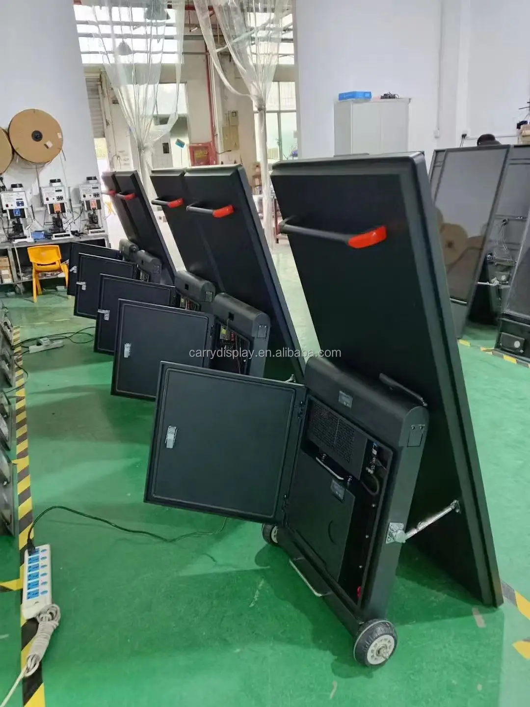 43 Inch Outdoor Capacitive Battery Powered Digital Poster Portable Movable High Brightness Display view 5