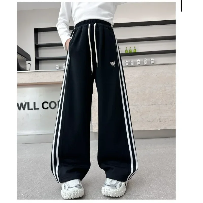 RAISE YOUNG 4-14 Jahre Mädchen-Sweathose mit Seitenstreifen, Junior-Sporthose mit Elastischem Bund, Schulmädchen-Gerade Hose mit Hundemotiv – Detail 7
