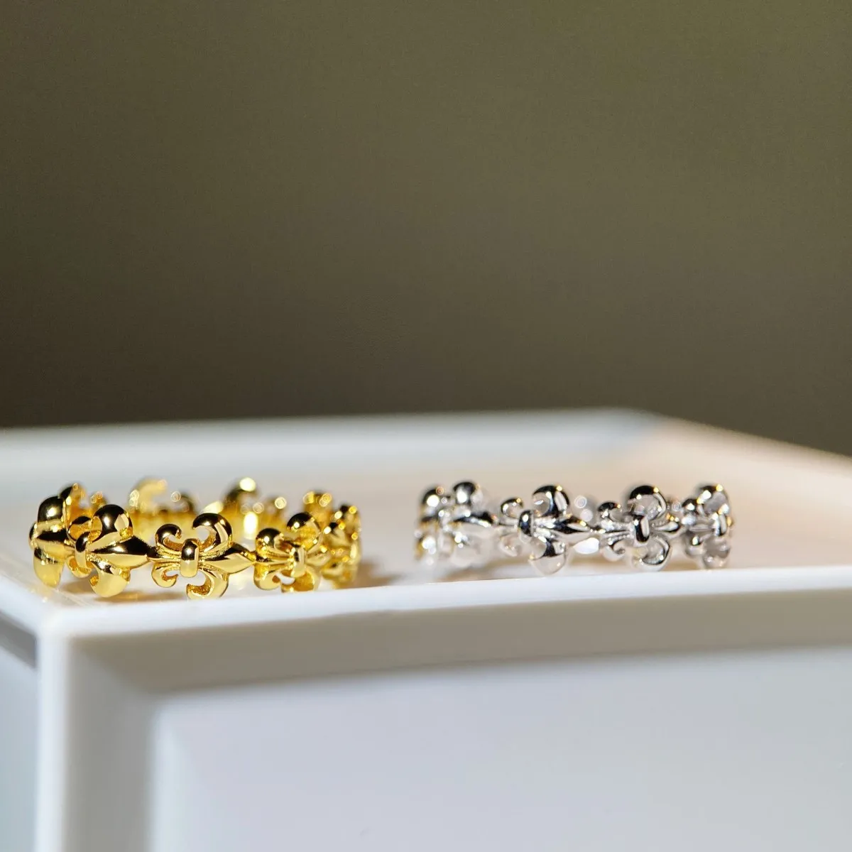

PT950 platinum vintage-style ancient coin-style retro luxury exquisite and sophisticated high-end ring, blooming flowerlike ring