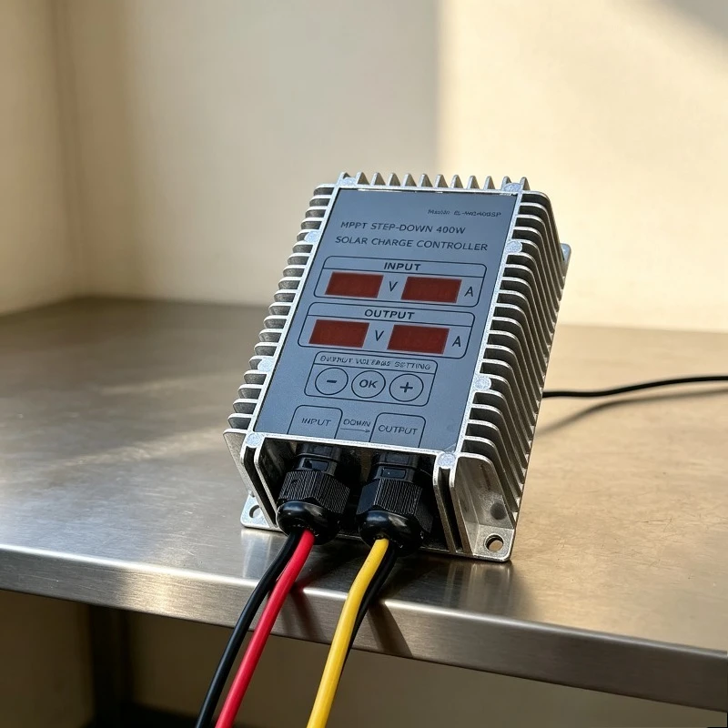 MPPT Solar Charge Controller Voltage Adjustable IP66 Waterproof Customizable Wire Length Connector for PV Battery Regulator