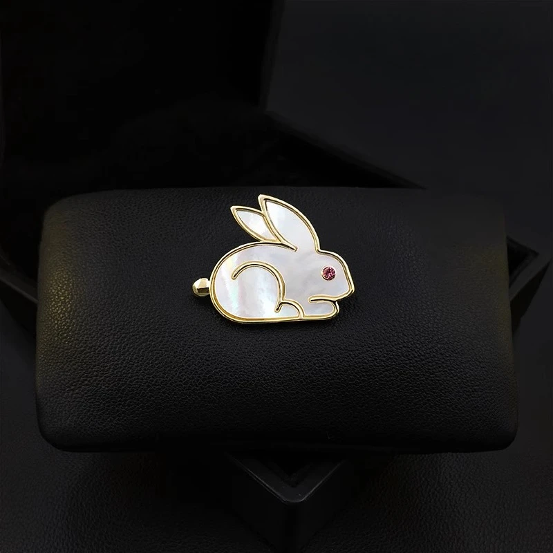 

High End Elegant Shell Rabbit Brooch for Women Versatile Cute Stylish Fashion Sweater Clothing Decorative Accessory Jewelry 5135