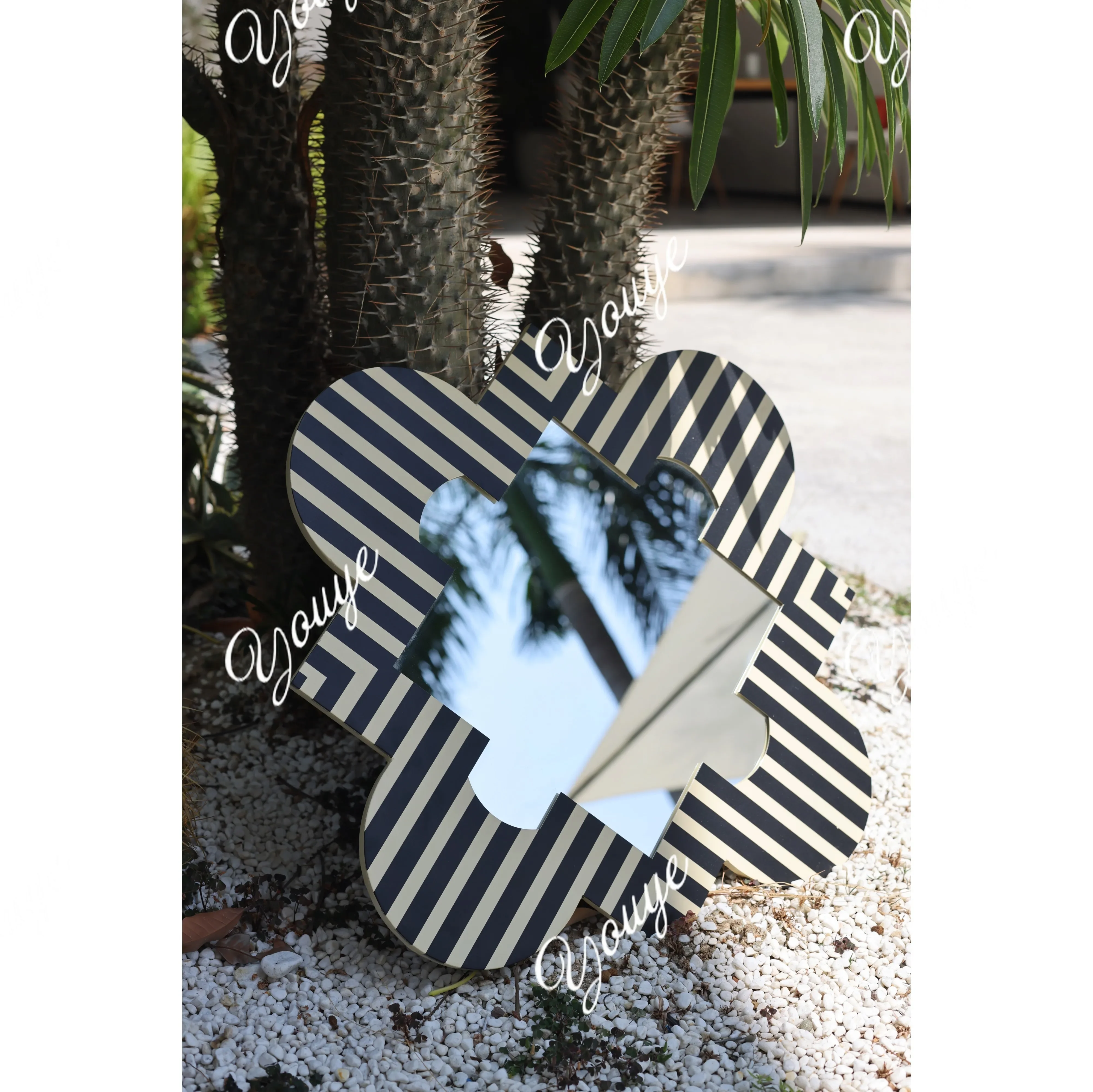 Gi Retro Decorative Mirror Wrought Iron Stripe Modern Hanging Mirror Design Medieval Style Simple Art Living Room Ornament