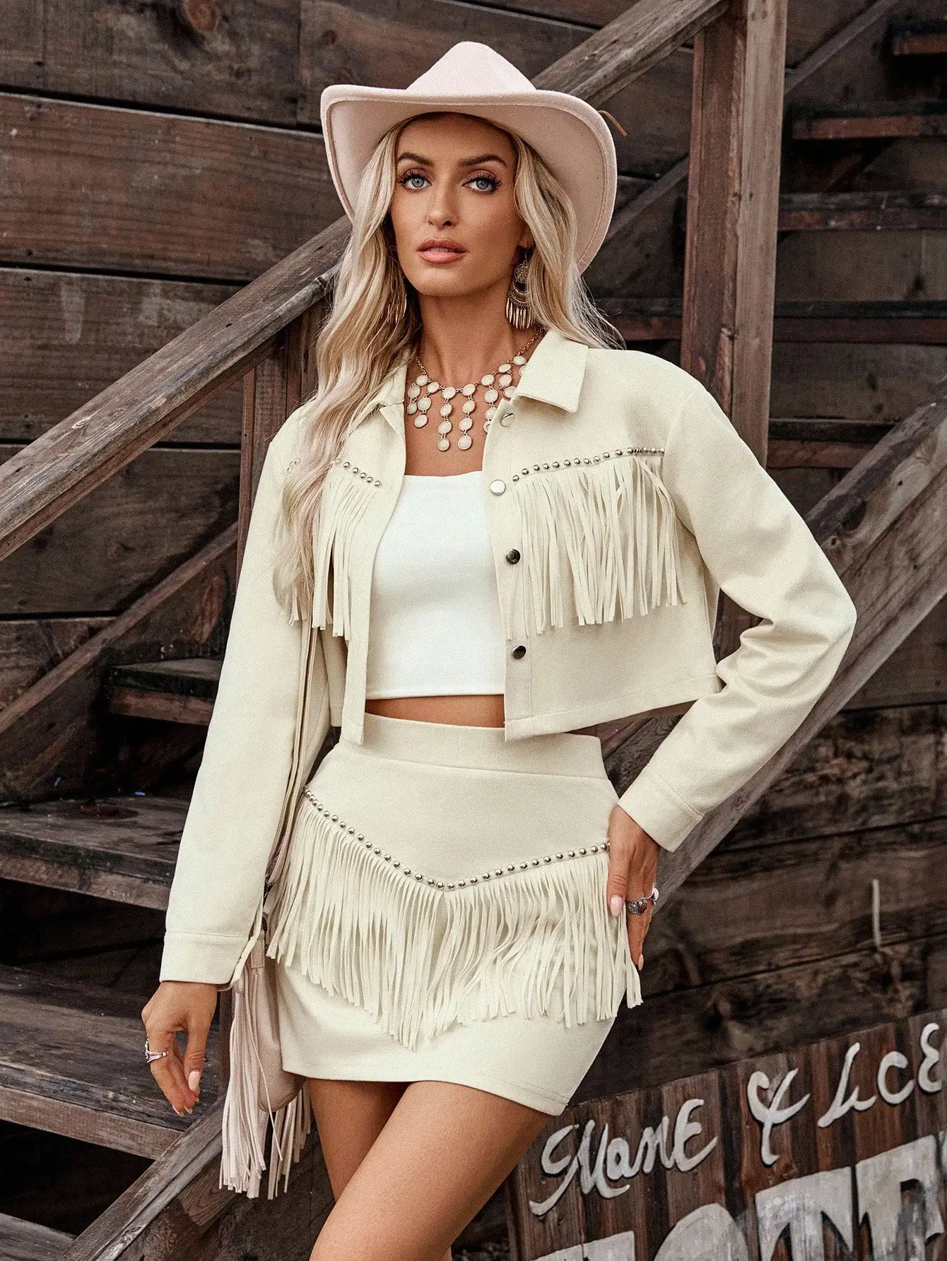 لانا ويست طقم خريفي من قطعتين مزين بالشراشيب لعطلة سيدة عصرية بطابع غربي