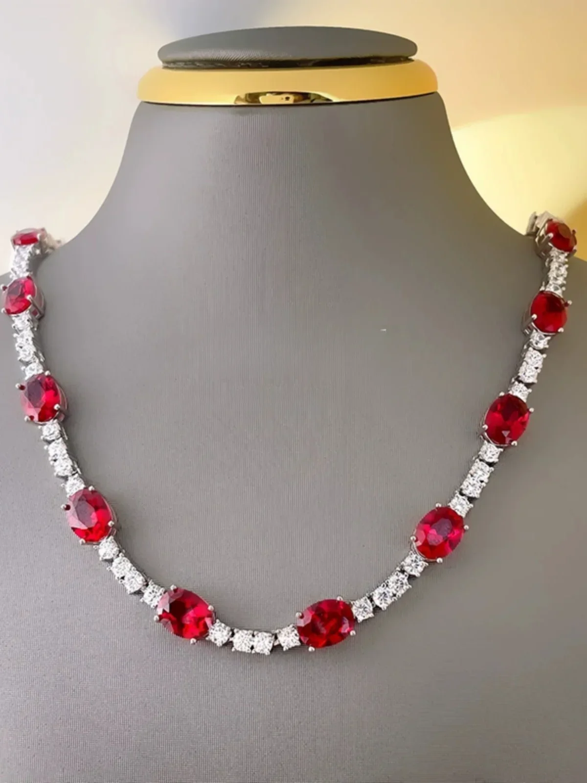 

Minimalist 925 Silver Red Treasure Necklace Red Corundum Women's High Grade Feeling Diamond Vintage Wedding Jewelry