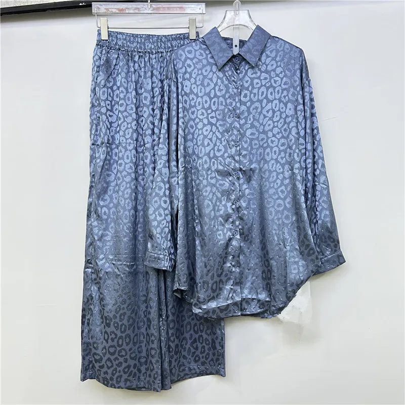 

Hot Fix Rhinestone Leopard Shirts And Wide Leg Pant Women Suit Fashion Blouse + Long Trouser Vacation 2025 New Two Piece Set