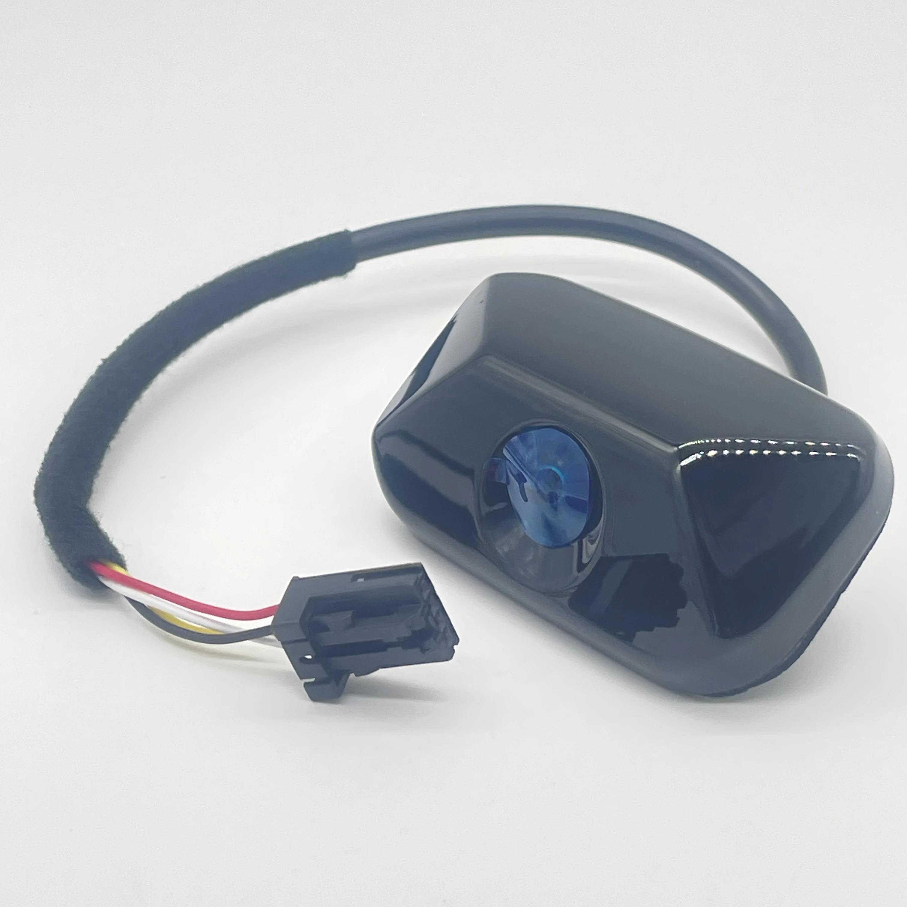 The 95760-2K100 is suitable for the modern 12-13 kia SOUL rear-view reversing camera, parking camera