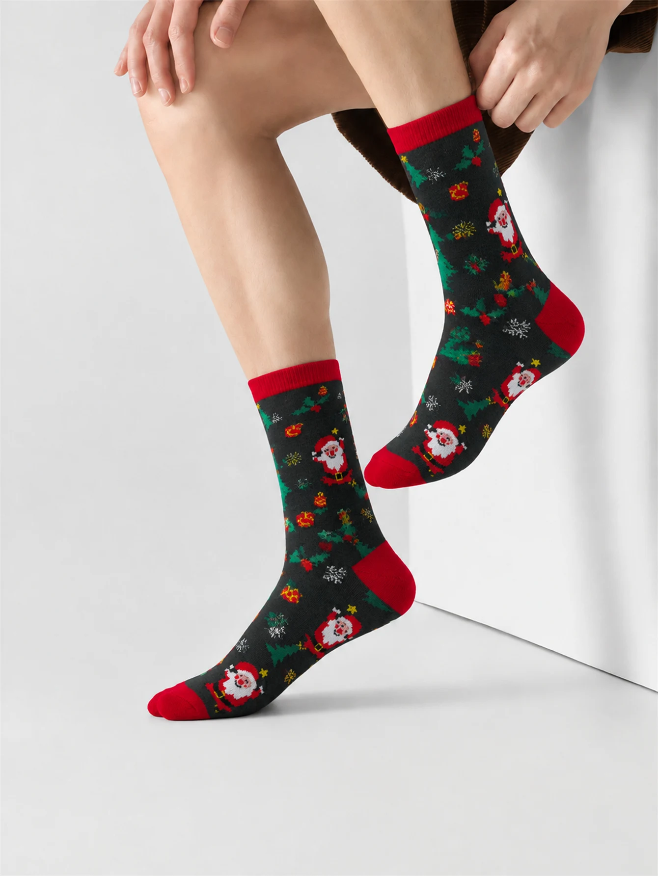 1 Pairs Unisex Christmas Crew Cotton Socks Snowflake Xmas Tree Cotton Mid‑Calf Socks Holiday Party Gift Socks for Men Women