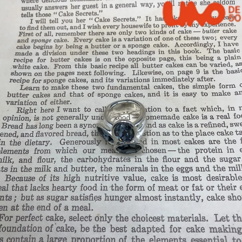 

Blue Crystal Metal Joker Design Sense Ring with Simple Personality