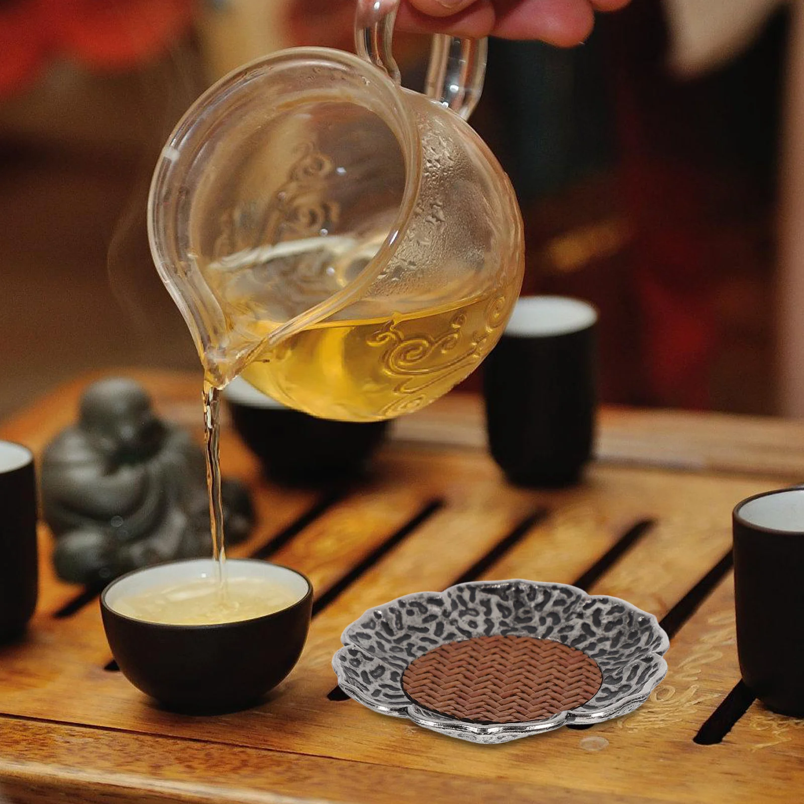 

2Pcs Unique Vintage Coaster Handcrafted Rattan Alloy Hammered Finish Lotus Pattern Insulated Drink Holder for Desk Bar Kitchen