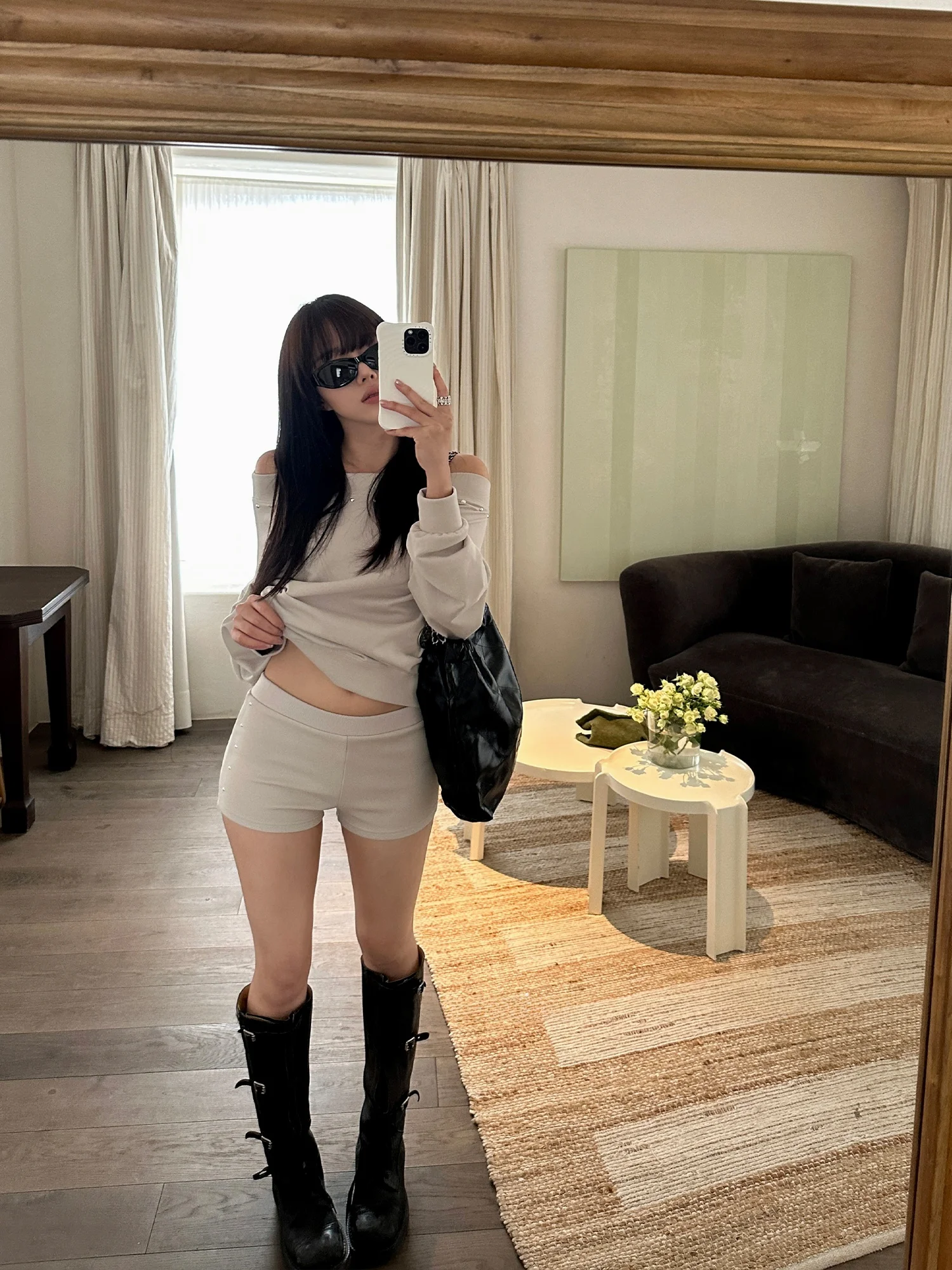 

Женский повседневный весенний модный комплект Falin X: свободный свитшот и шорты с декором из заклепок на одно плечо, комплект из двух предметов