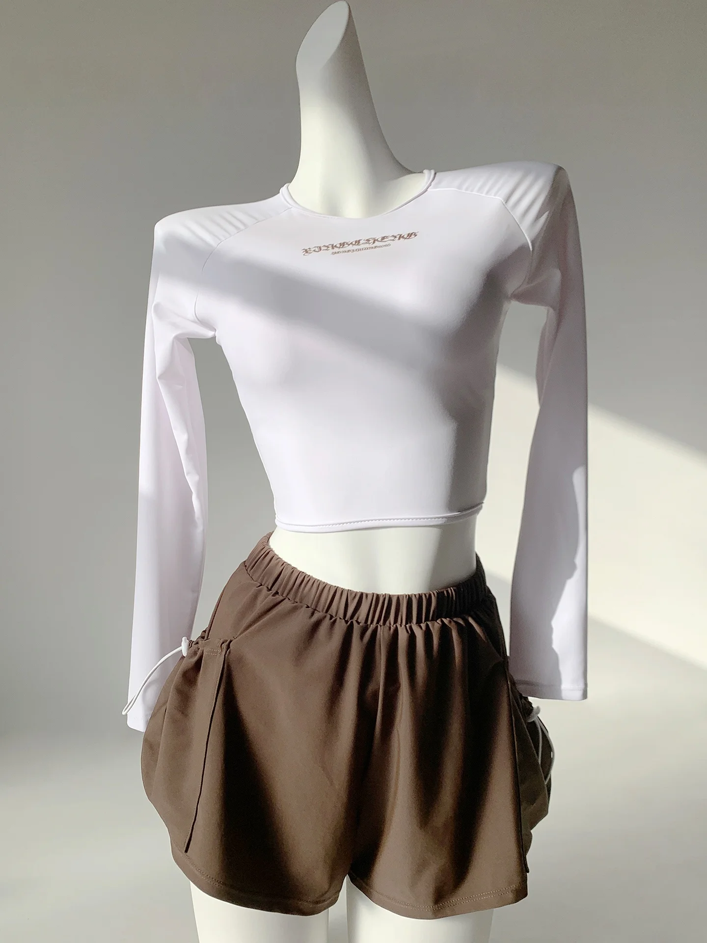 

Белый женский комплект бикини с длинными рукавами, утягивающий, из двух частей, с эффектом коррекции фигуры, с трусиками-хипстерами, термоэффект, нейлон, спандекс