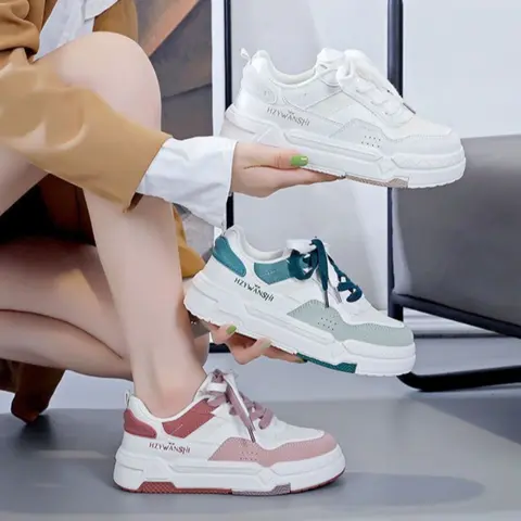 Chunky White 플랫폼 스니커즈 2024 봄 새로운 스포츠 다목적 여성 Hightop 럭셔리 디자이너 브랜드 여성을위한 고품질 신발