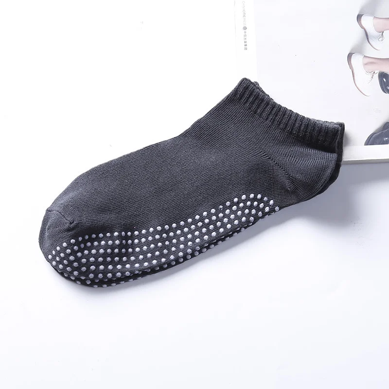 Anti-slip Silicone Sole Shallow Yoga Socks for Men Solid Color Slipper Boat Socks Fitness Sports Socks for Men Indoor Floor Sock