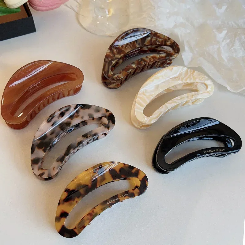 French Vintage Hollow Curved Large Hair Claw Acetate Claw Clips Leopard Print Crab Hair Clip for Women Hair Accessories