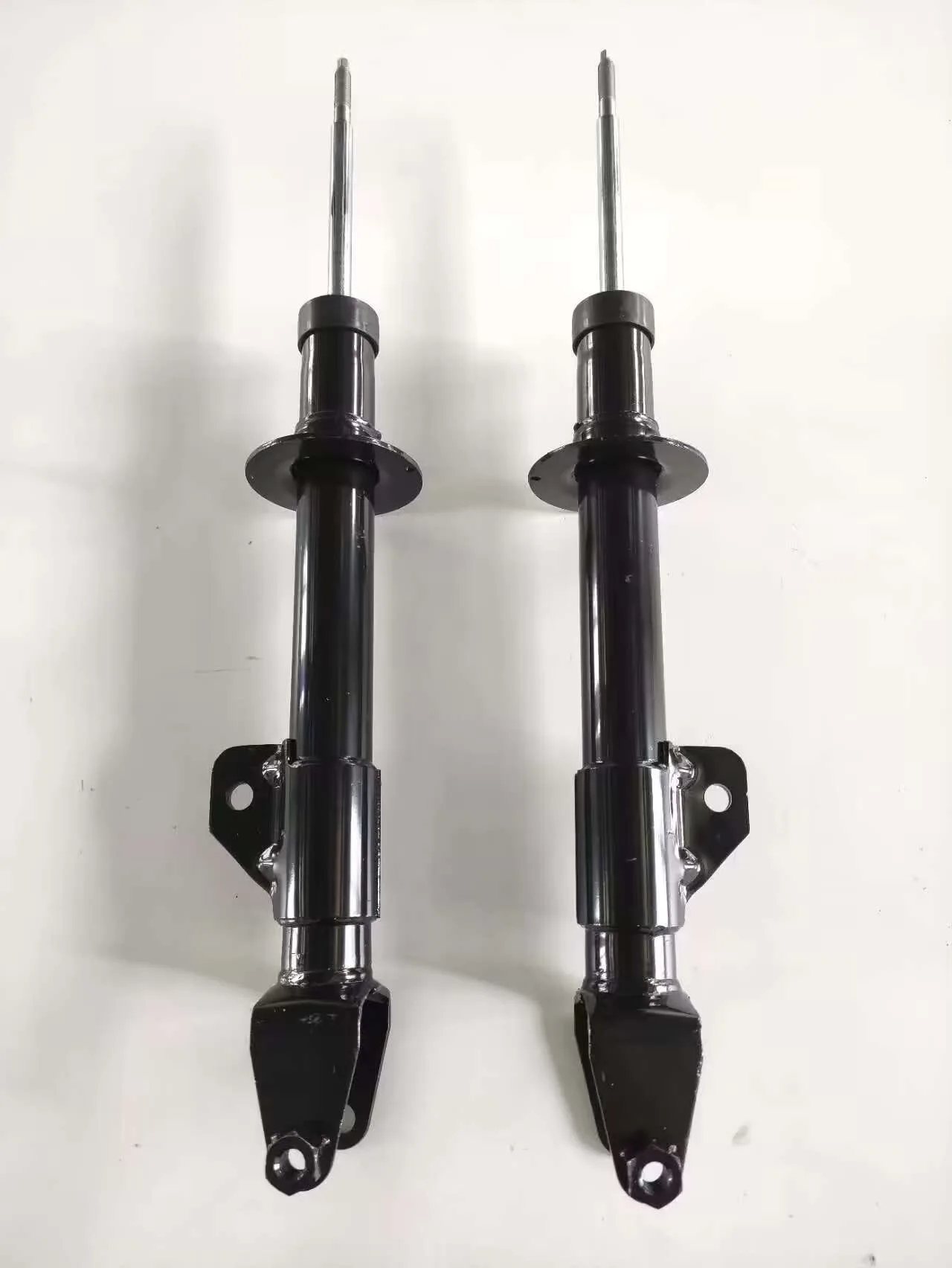 

1/2pc left/right 68072062AF 68072063AF The front shock absorber 11-19 for Chrysler 300c Car Accessories Auto Replacement Repair