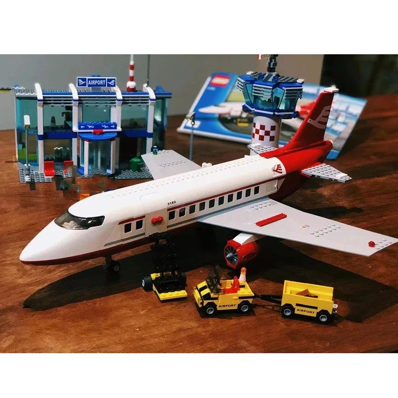 703PCS City Series new airport station terminal building blocks set up construction aircraft toys children\'s Christmas gifts