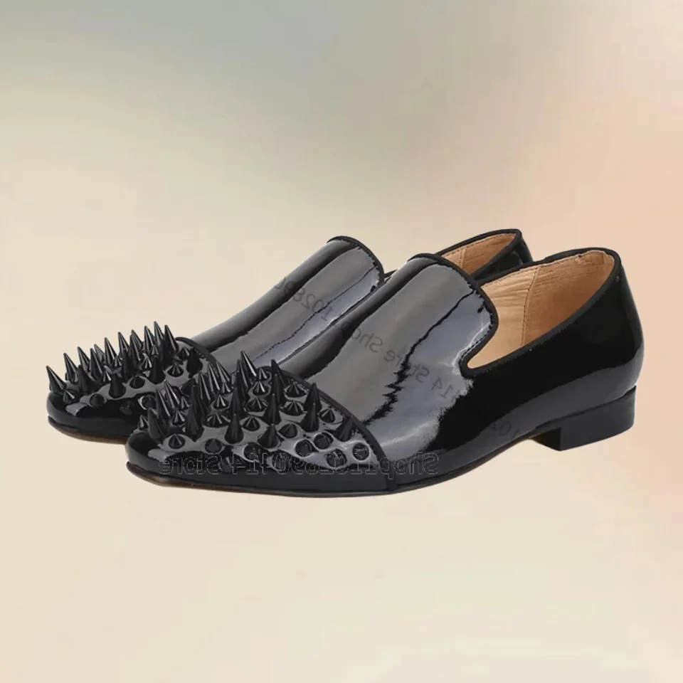 Schwarz Lange Spikes Dekor Patent Leder Loafer Fashion Slip Auf Männer Schuhe Luxus Handwerk Party Bankett Büro Männer Kleid Schuhe