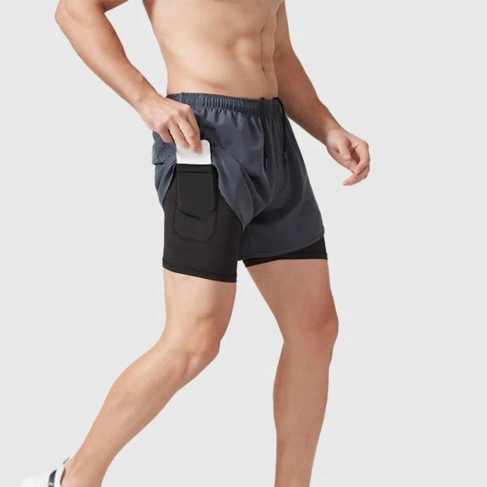 شورت رياضي مريح 2 في 1 سريع الجفاف مع جيب ملابس رياضية رجالية قابلة للتنفس بشريط عاكس لركوب الدراجات في صالة الألعاب الرياضية
