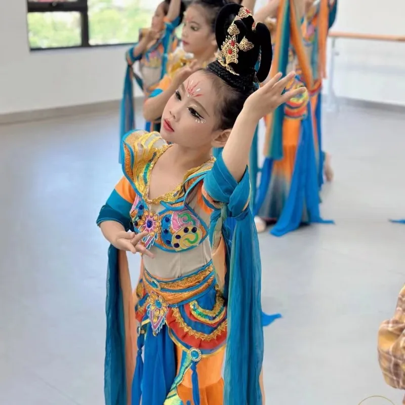 Desert Flying, Dunhuang Girls Group Dance, Classical Lotte, Cloud River Ethnic Dance Performance Dress, Pipa Performance Blessin