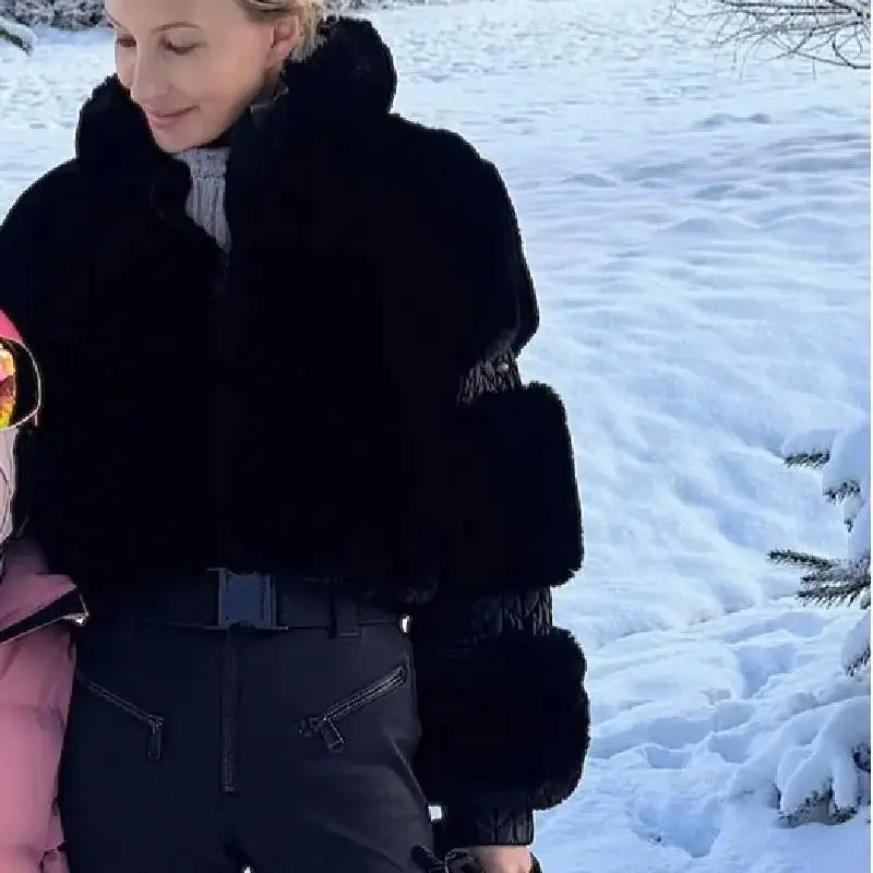 女性の人工毛皮パッチワークジッパージャンプスーツスリムフィット暖かい冬服通勤コート 2025 女性の新しいファッション服