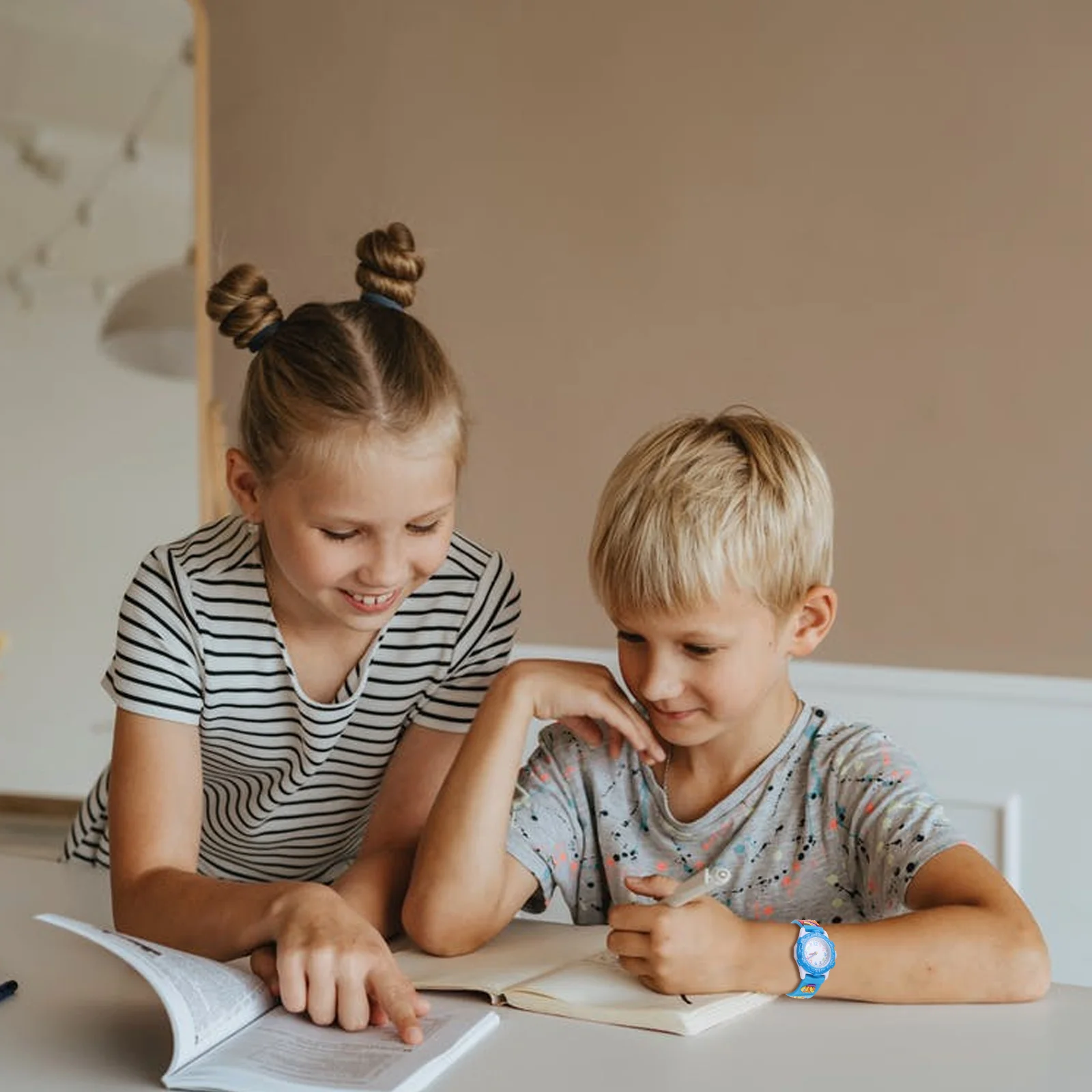 ساعة يد زرقاء ثلاثية الأبعاد بنمط حيوانات المحيط بتصميم خفيف الوزن لتعلم هدية المعصم الرائعة