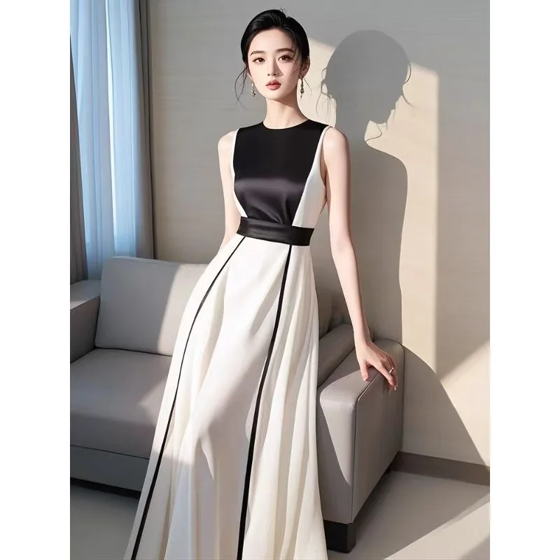 فستان فرنسي أنيق لحفلات أعياد الميلاد للنساء صيفي خفيف فاخر عالي الجودة ورقبة دائرية بدون أكمام فستان طويل نحيف فستان جميل غير رسمي