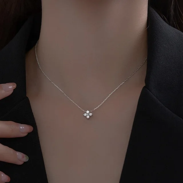 Anziw Lucky Clover Naszyjnik Czterolistny Certyfikowany D0.40CT Moissanite Wisiorek Solidny 925 Sterling Silver Biżuteria damska Urok Prezent