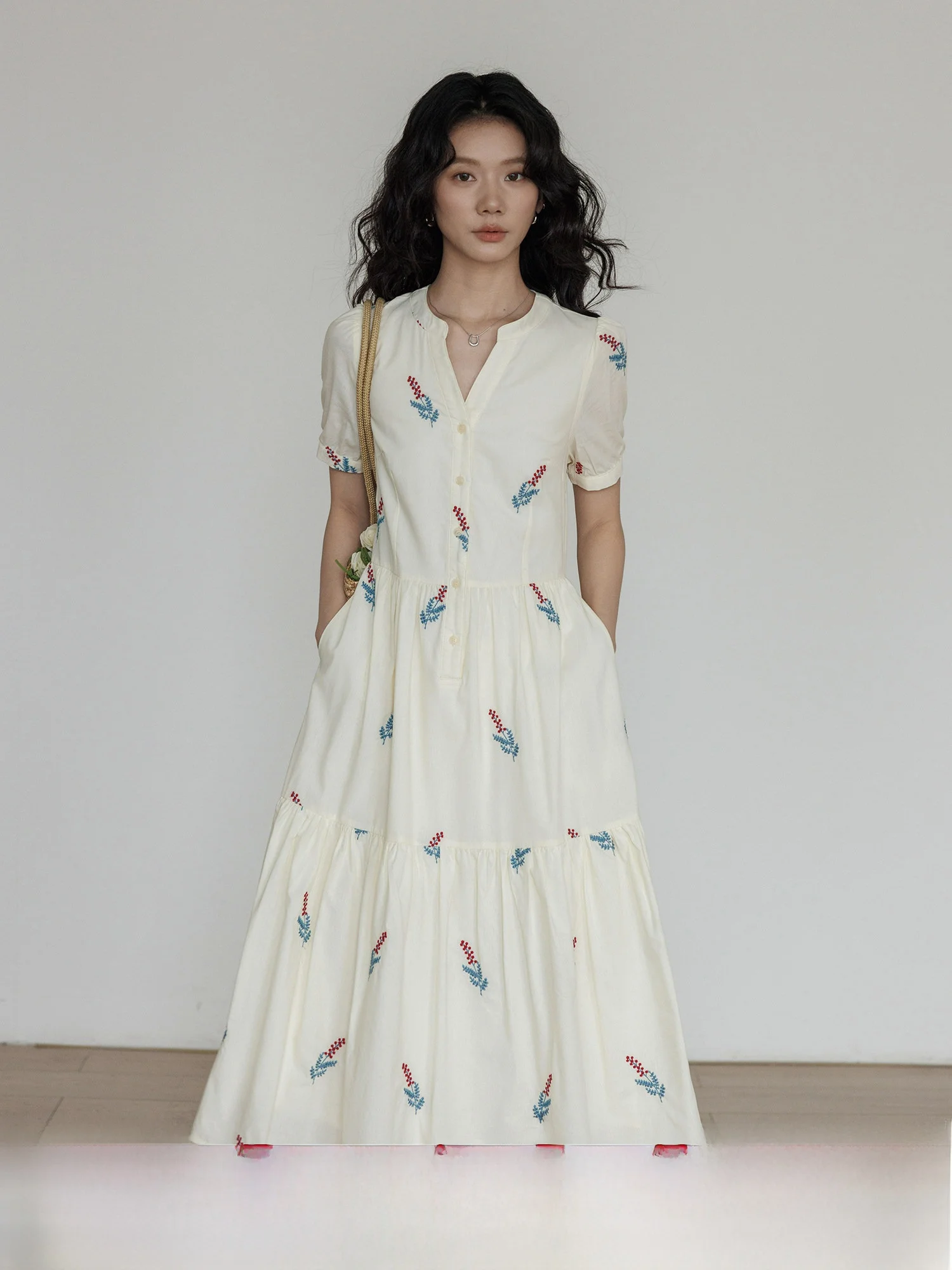 

Summer V-Ne ort Sve Embroidered Dr Women's Gentle Sle 2025 New Slimming Holiday Long Dr A-Line Cotton Dr