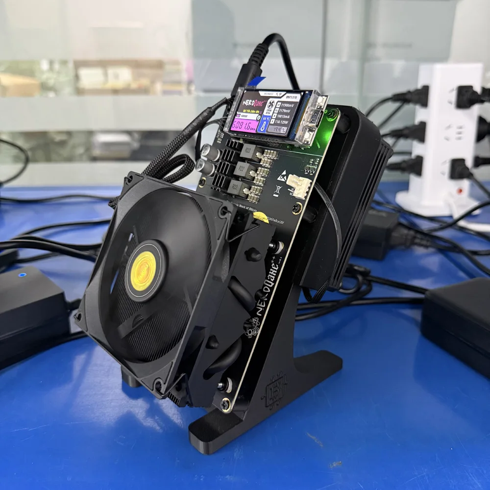 NerdQaxe ++ 6TH/s Rev 6.1 100W ترقية XT30 مراوح مزدوجة مع PSU Bitcoin Miner BTC آلة تعدين مفتوحة المصدر Solo BTC #3