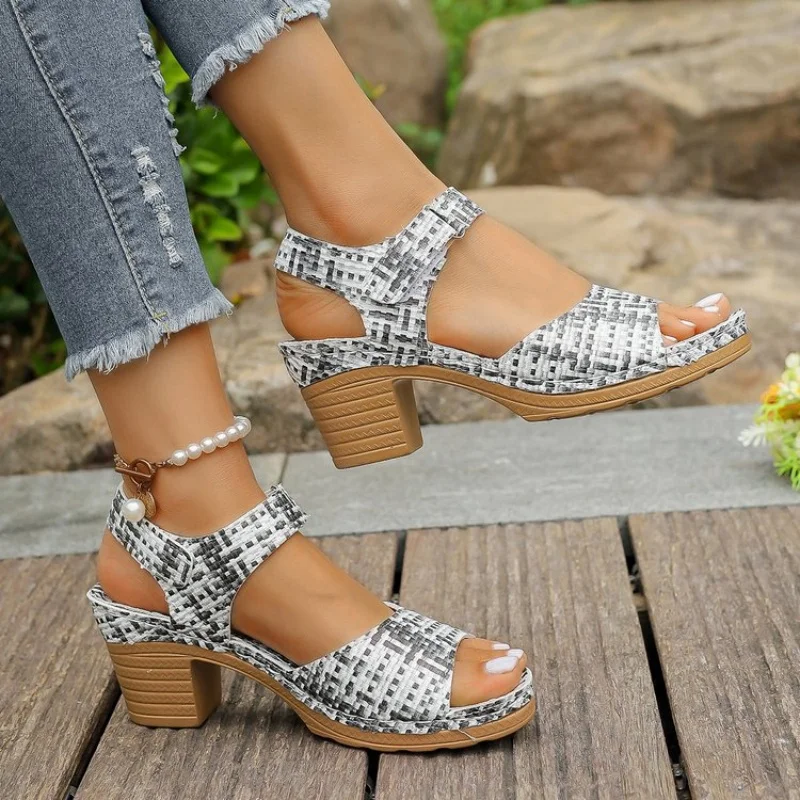 2025 summer new large size thick high heel sandal women 2025 summer new TEUM explosive lightweight women wearing sandals