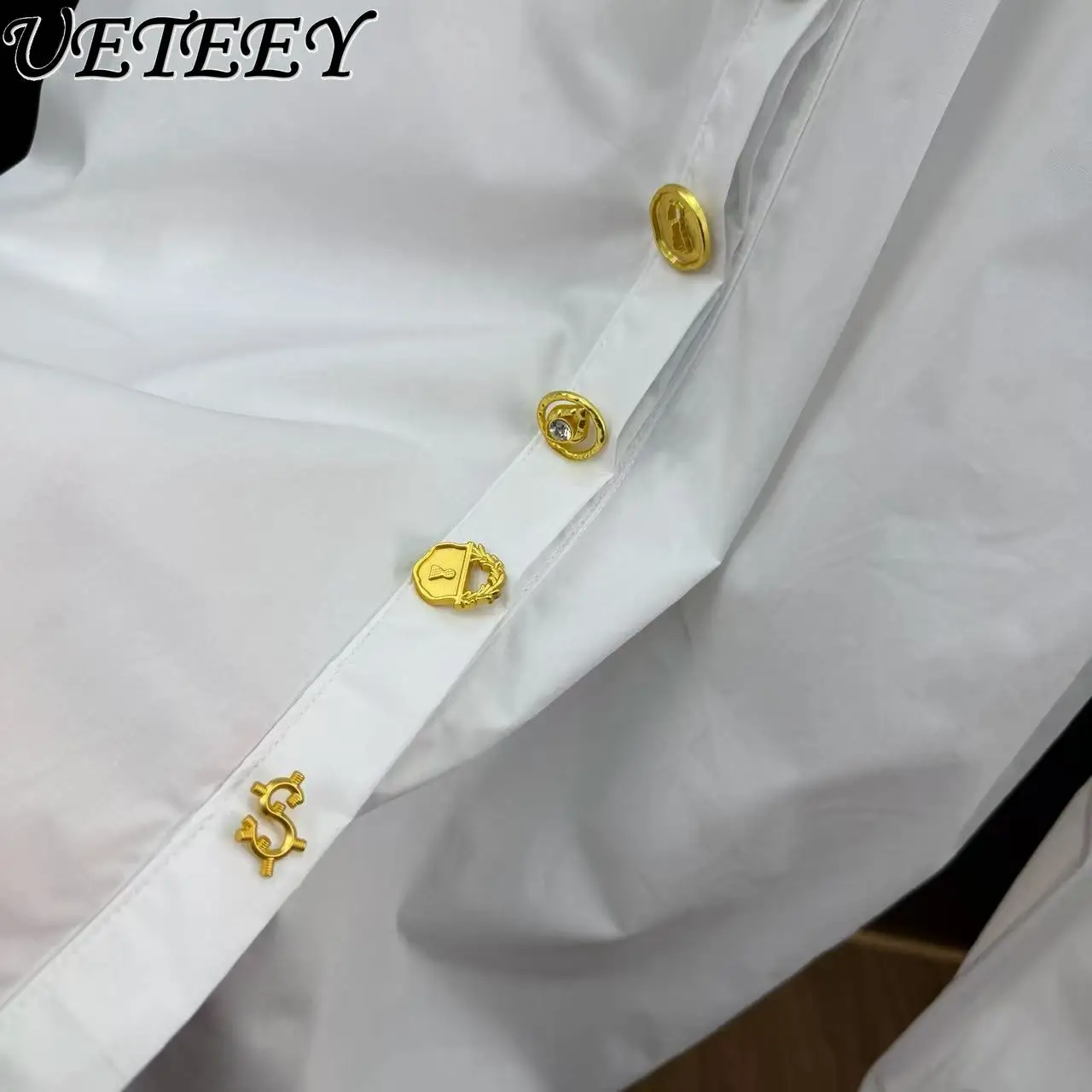 

2026 Spring French Elegant Oversized Lapel Long Sleeve Top with Metal Button Design Sense Elegant Solid Color Commuter Shirt