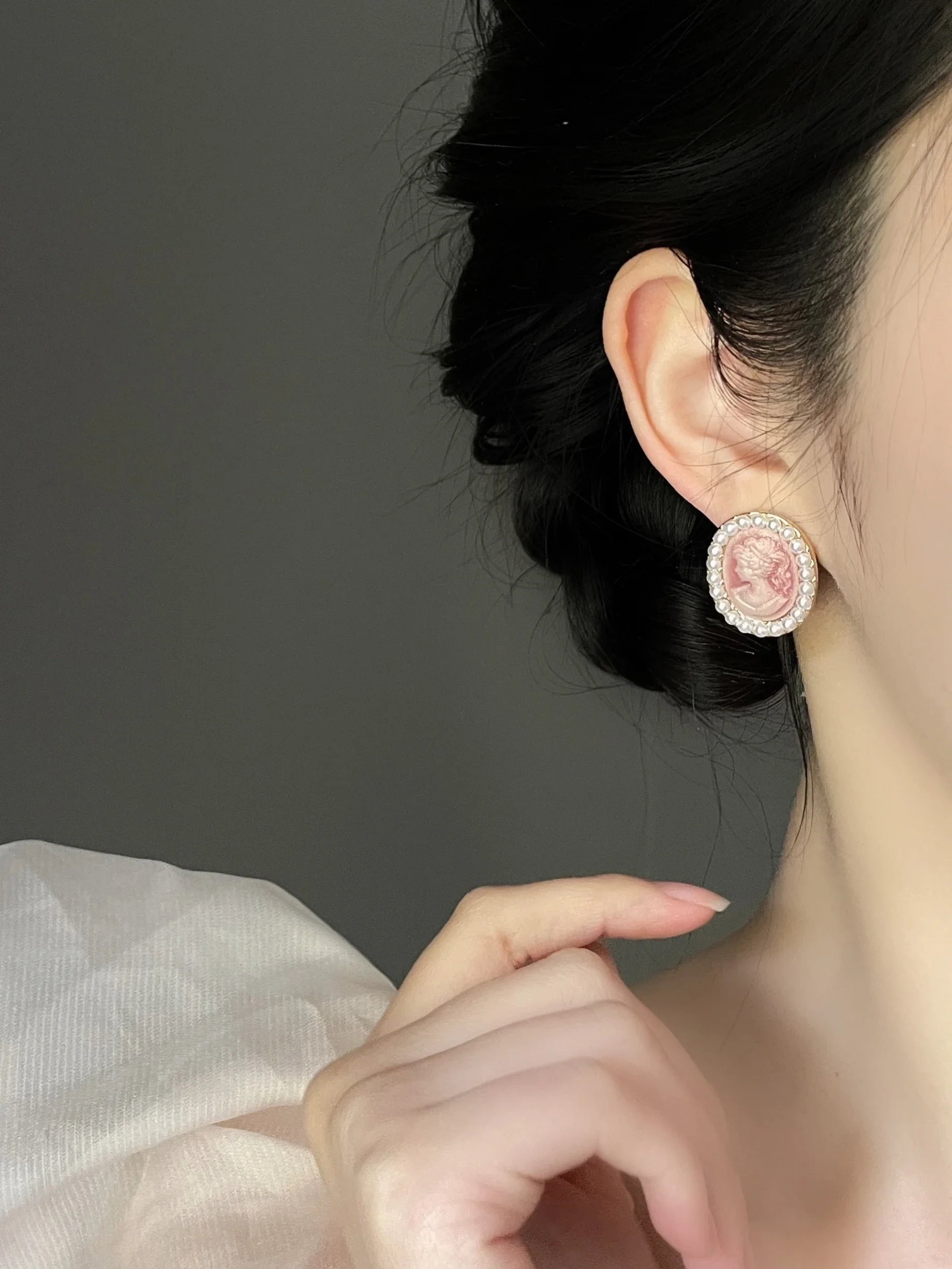 French earrings, mosquito coil disc, ear clips without ear piercings, women's retro pink new Chinese earrings, summer