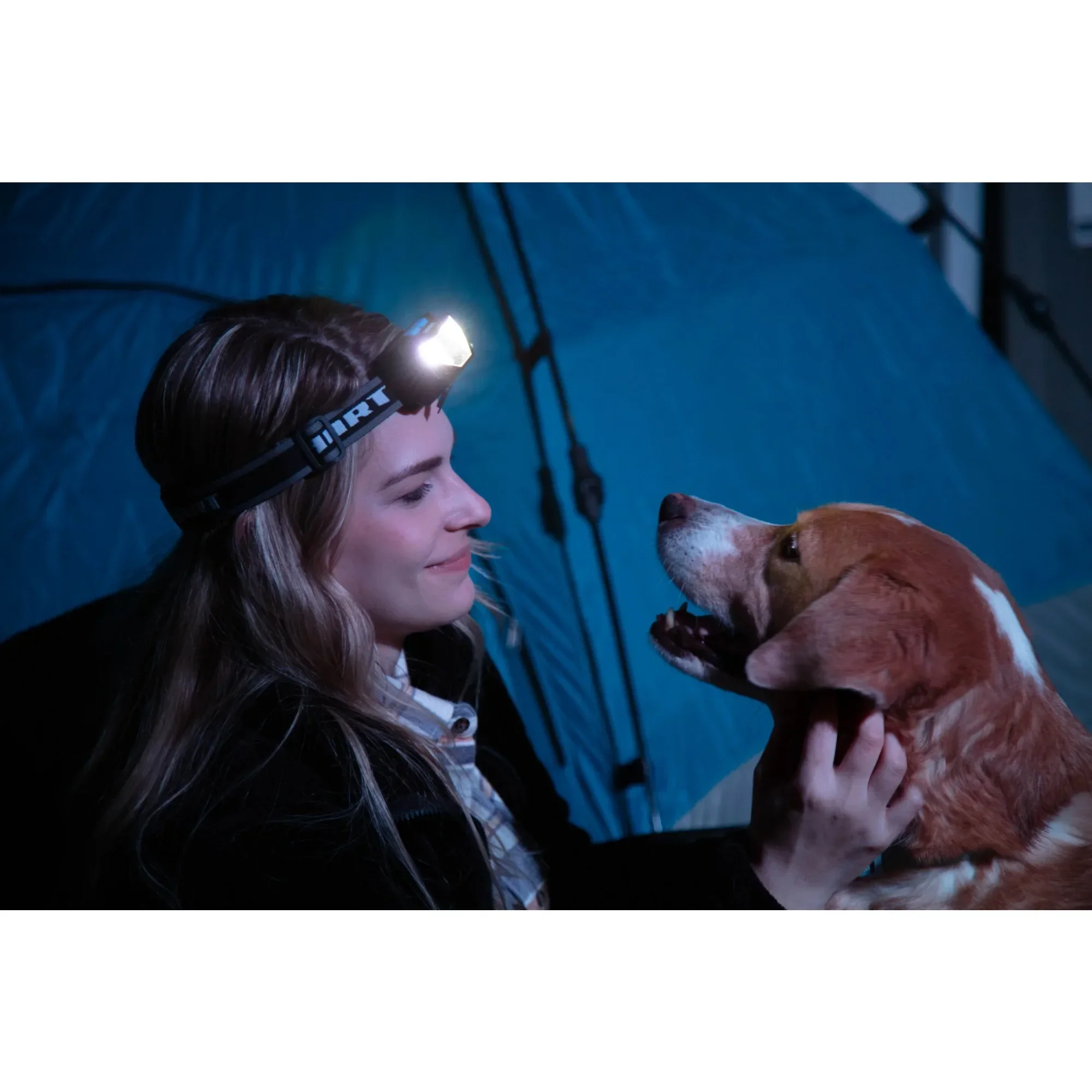 ไฟฉายคาดศีรษะ LED แบบชาร์จไฟได้ 500 ลูเมนส์ แบบแฮนด์ฟรี สายคาดศีรษะปรับได้ และโหมดแสงสว่าง 5 แบบ พร้อมหัวปรับเอียง