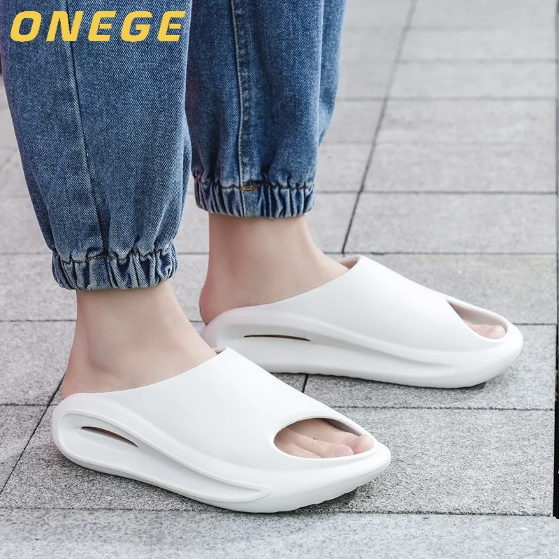 

A Pair of Men's New Summer Couple Men's Slippers, Wear-Resistant, Non-Slip, Comfortable Sports Beach Shoes, Thick-Soled Soft-Soled Men's Shoes for Outer Wear