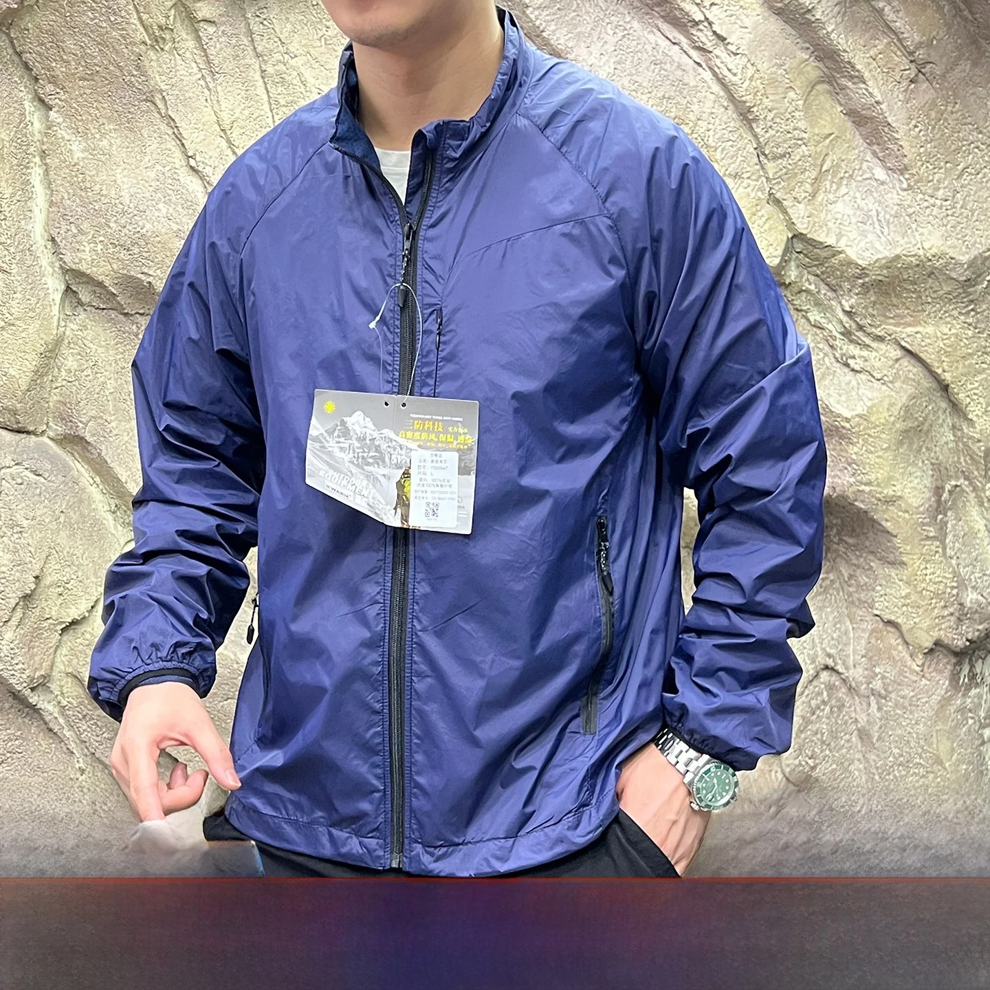 

Lightweight Waterproof Outdoor Men's Jaet Breathable Stand Collar Me Windproof Zipper Closure Stand Fit Pure Color