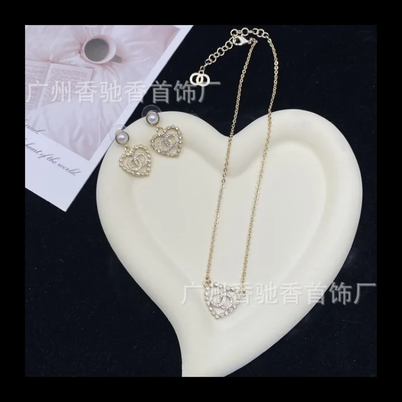 

High Version Simple Temperament Hollow Love Diamond Necklace Set High Sense Temperament