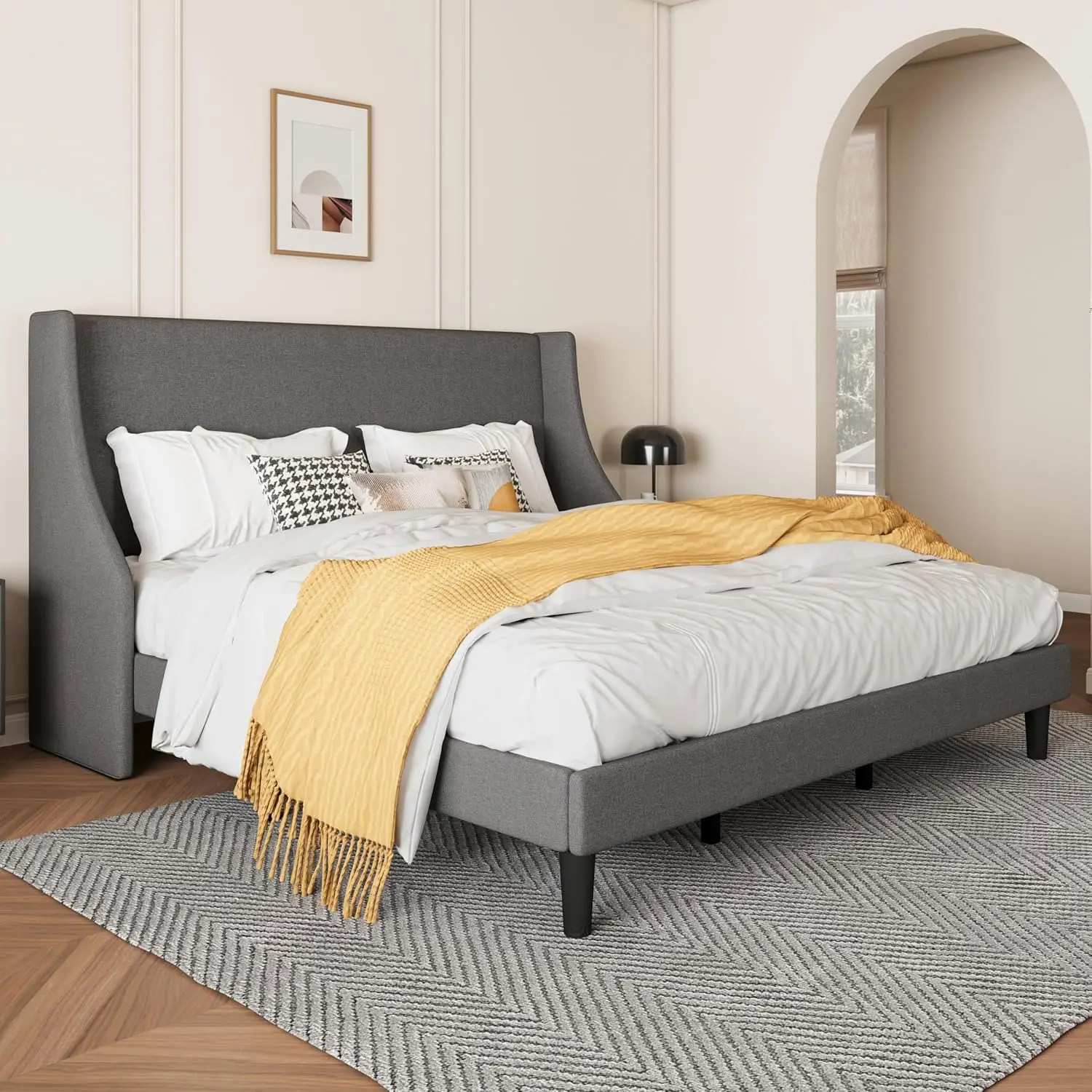 إطار سرير منجد مع لوح رأسي مجنح مبسط من قماش الكتان المسامي وشرائح خشبية صلبة سهلة التجميع باللون الرمادي الداكن
