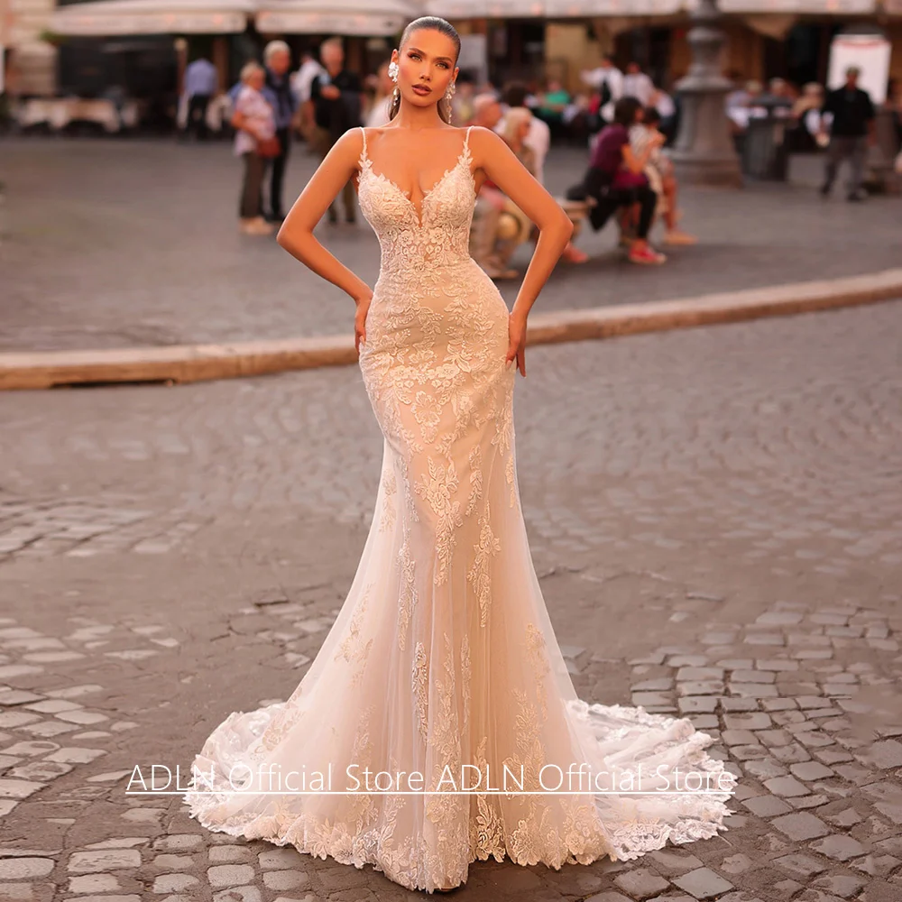 Sexy Champagne Wedding Dress Customized Spaghetti Straps V Neck See Through Lace Applique Mermaid Bridal Gown for Lady