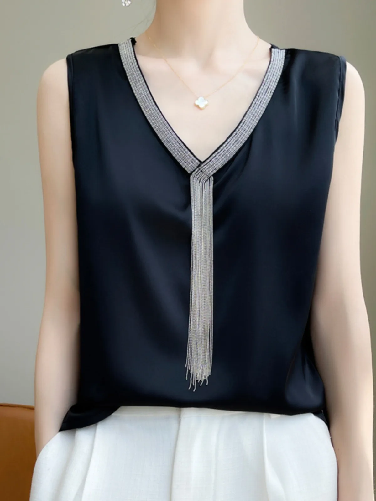 

Summer New Sle Ele Svel Tassel Strap Vest Faionable Silk Satin Silk T-irt V-Ne Underwear