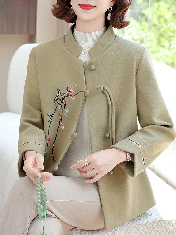 

Новая китайская короткая шерстяная куртка с вышивкой, брендовая, женская, модная, осенняя одежда для женщин среднего и старшего возраста.