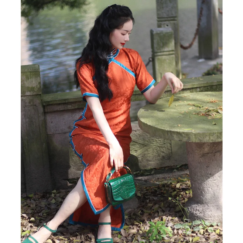 

Nanjio Young Red Треугольный воротник Ретро Sle ort Sve Повседневная одежда с цветочным узором для молодых девушек