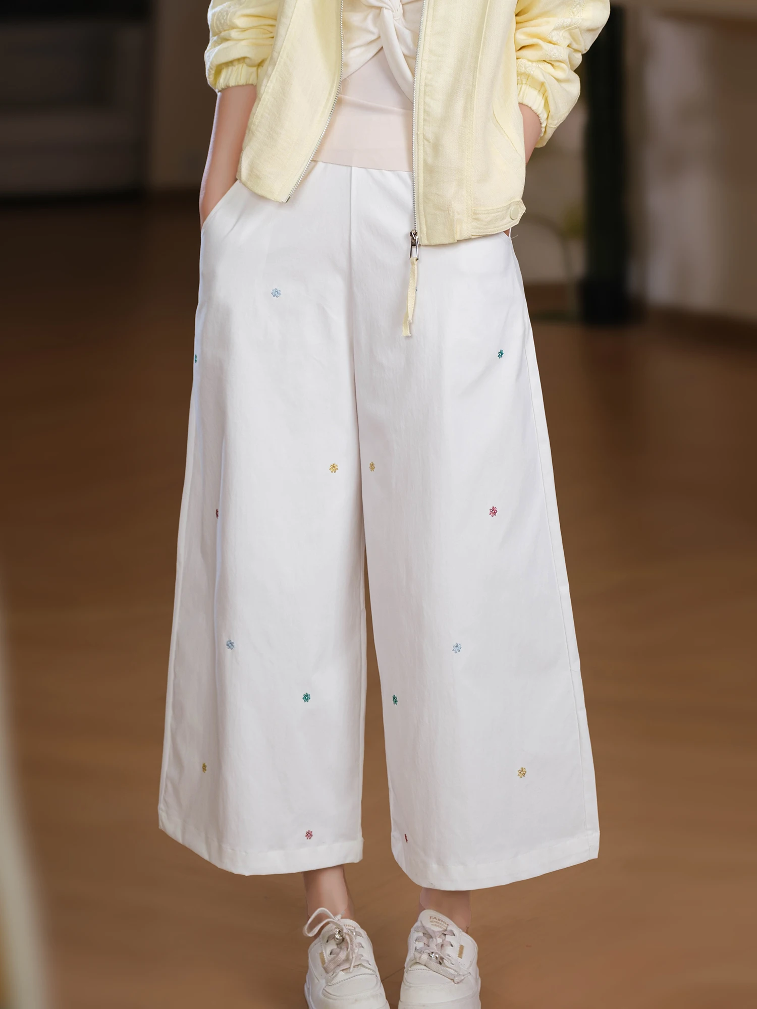 

Elegant Embroidered Heavy Work Casual Pants Women's Loose Fit Elastic Waist Nine Points Diagonal Patterned Silk Pants