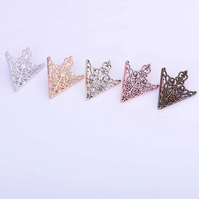 Fashion Exquisite Triangle Shirt Collar Pin Corner Badge Vintage Hollowed Out Crown Alloy Wedding Party Clothing Accessories