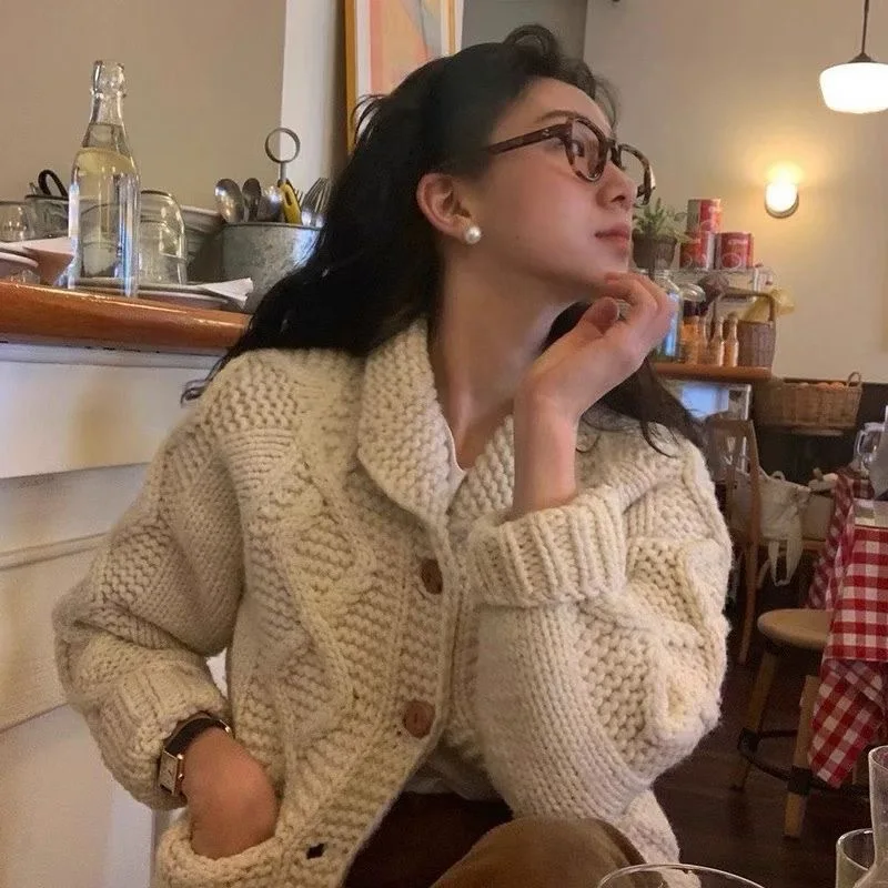 

Новинка 2023 года, корейский универсальный открытый кардиган Barnnet с восемью молочными грубыми иглами на одной пуговице, женская осенне-зимняя верхняя одежда