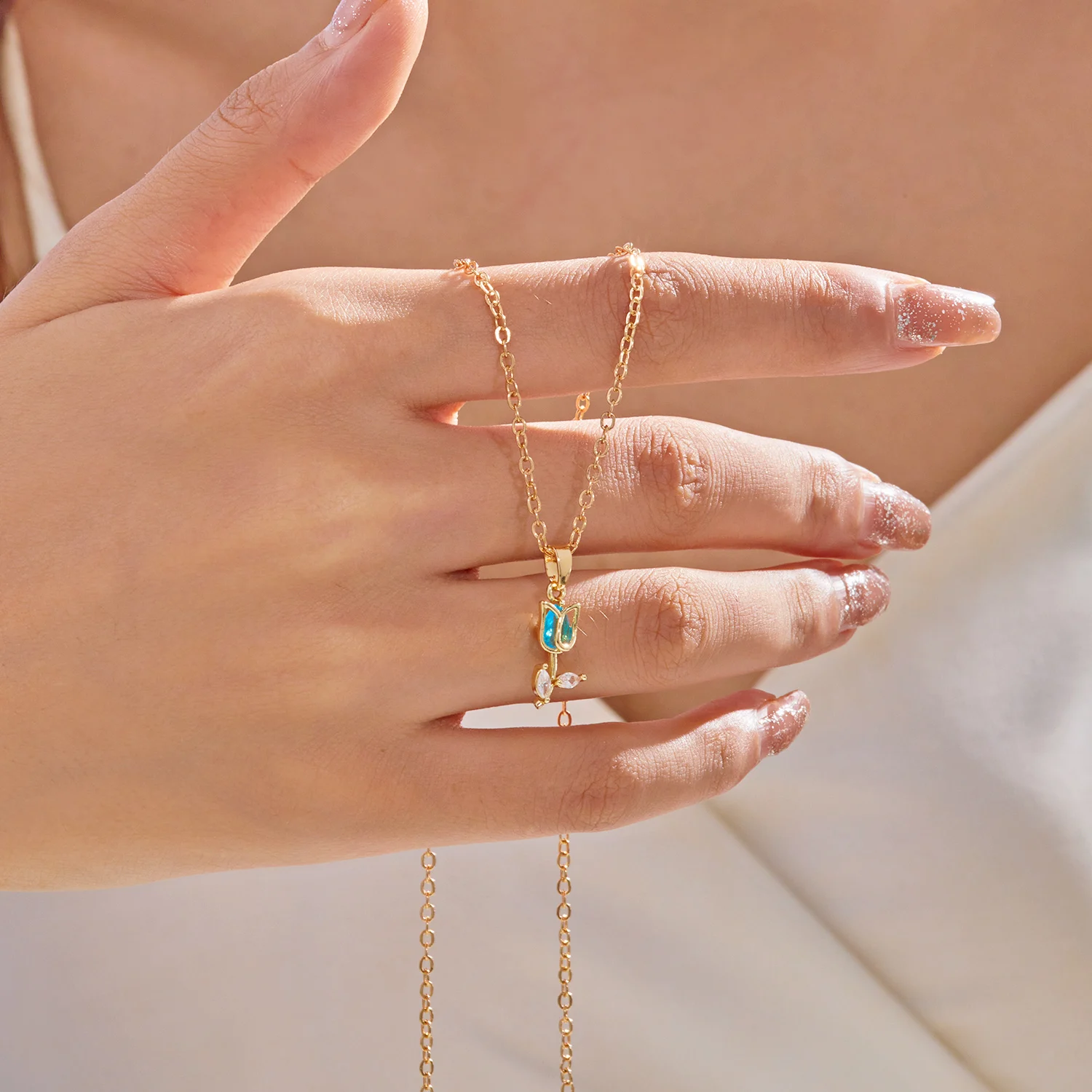 Luxuriöse Zirkon-Tulpen-Anhänger-Halskette für Damen Elegante Blumen-Schlüsselbeinkette Süße Charms Schmuck-Accessoire Geschenk – Detail 6