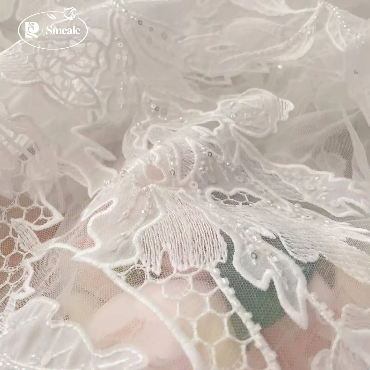 Luxuriöses, perlenbesetztes Pailletten-Hochzeitskleid, Wabenstoff mit großem Blatt. Fortschrittliches, maßgeschneidertes Nähen, Gaze-Braut-Spitzenstoff RS2506266 – Detail 3