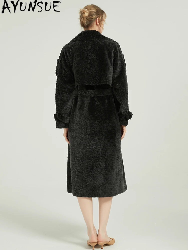 سترة من الجلد الطبيعي الحقيقي من AYUNSUE ملابس شتوية معطف فرو من جلد الغنم الطبيعي للنساء 2025 معطف طويل للخندق للسيدات