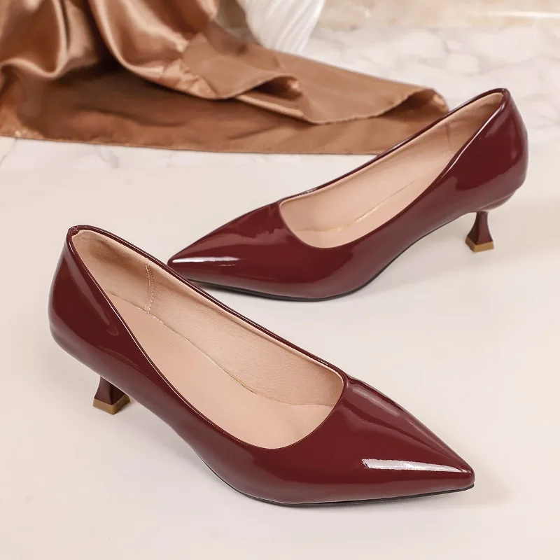 

Весна 2026: Новые туфли-лодочки на шпильке во французском стиле, повседневные туфли с острым носком на каблуке «киттен»