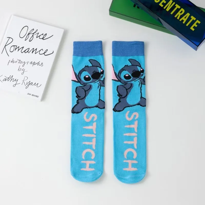 Miniso 디즈니 양말 남성 여성 크리스마스 할로윈 만화 애니메이션 양말 힙합 스트리트 패션 룩 참신 웃긴 승무원 양말