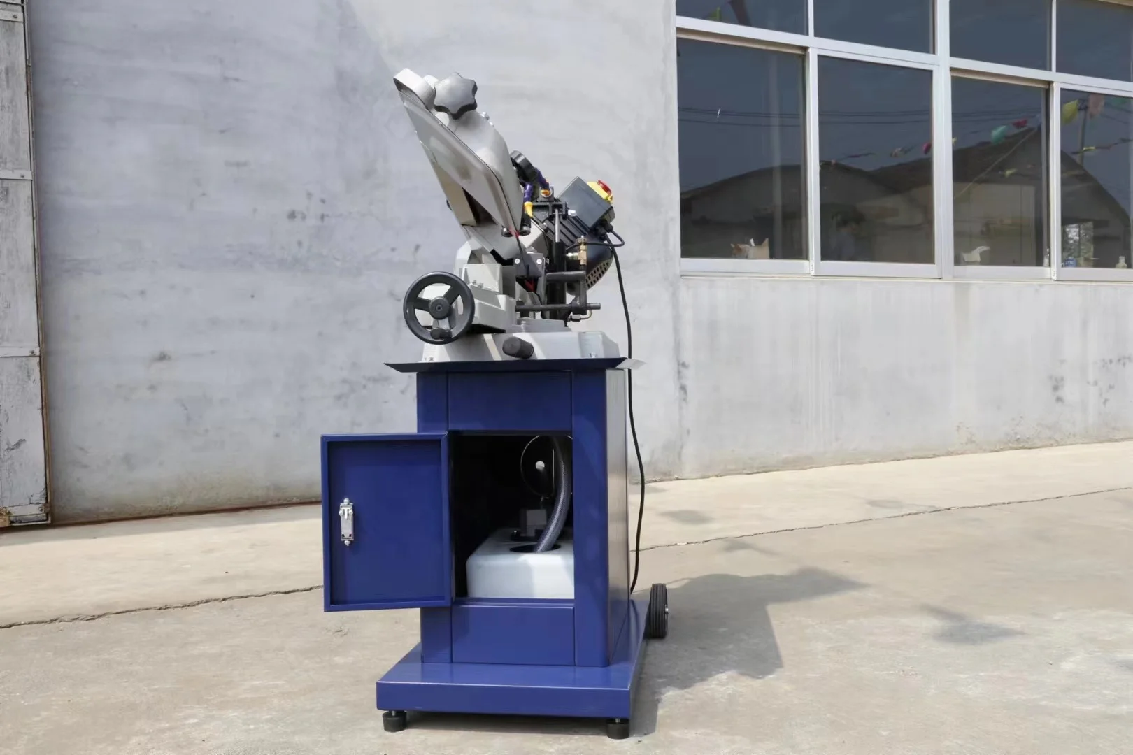 5 Inch Multi Functional Hydraulic Metal Band Saw Machine With Water Tank Factory Direct Sales Of Metal Saw Machine